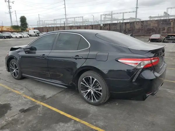 4T1B11HK1JU585422 2018 TOYOTA CAMRY - Image 2