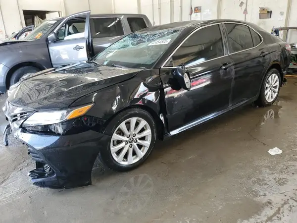 4T1B11HK1JU585744 2018 TOYOTA CAMRY - Image 1