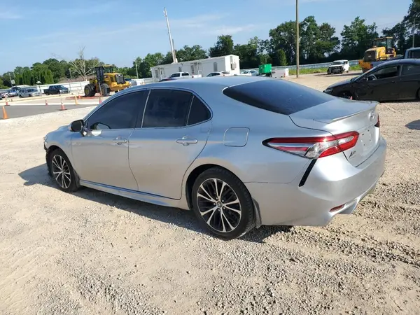 4T1B11HK1JU586084 2018 TOYOTA CAMRY - Image 2