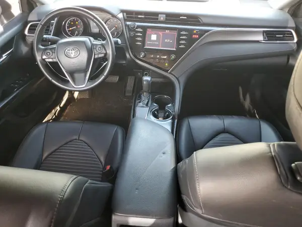 4T1B11HK1JU586084 2018 TOYOTA CAMRY - Image 8