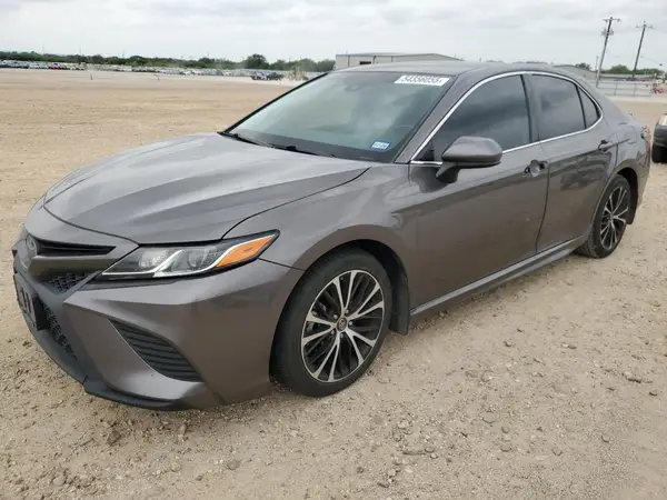 4T1B11HK1JU587848 2018 TOYOTA CAMRY - Image 1