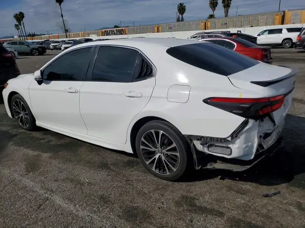 4T1B11HK1JU588112 2018 TOYOTA CAMRY - Image 2