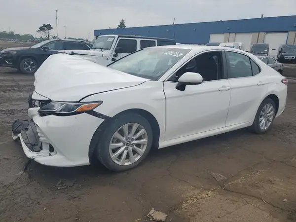 4T1B11HK1JU588160 2018 TOYOTA CAMRY - Image 1