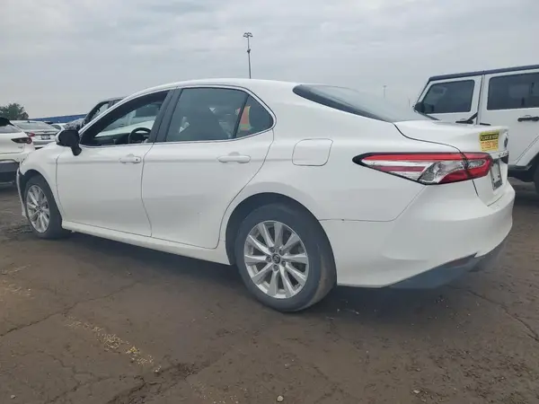 4T1B11HK1JU588160 2018 TOYOTA CAMRY - Image 2