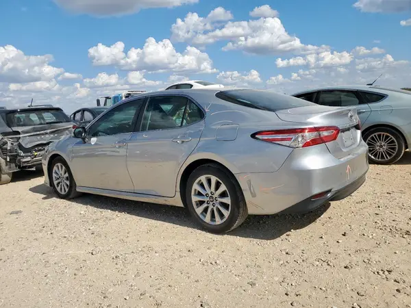 4T1B11HK1JU589955 2018 TOYOTA CAMRY - Image 2
