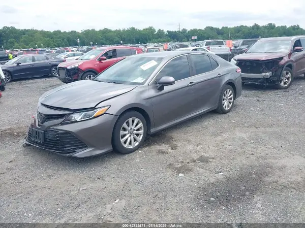 4T1B11HK1JU590202 2018 TOYOTA CAMRY - Image 2