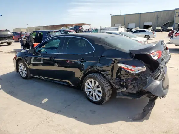4T1B11HK1JU591222 2018 TOYOTA CAMRY - Image 2