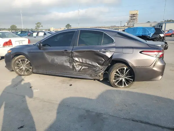 4T1B11HK1JU593181 2018 TOYOTA CAMRY - Image 2