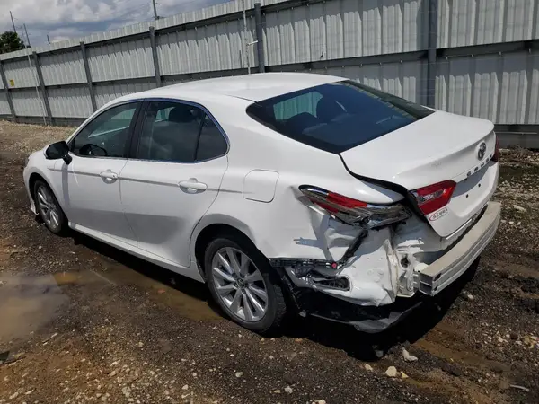 4T1B11HK1JU593259 2018 TOYOTA CAMRY - Image 2