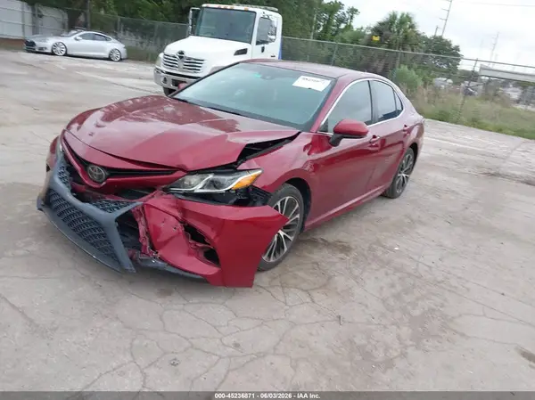 4T1B11HK1JU593438 2018 TOYOTA CAMRY - Image 2
