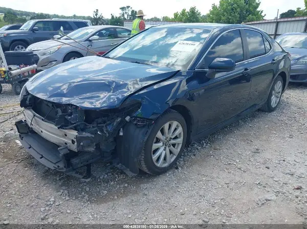 4T1B11HK1JU594850 2018 TOYOTA CAMRY - Image 2