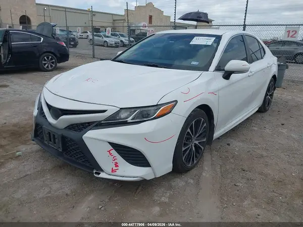 4T1B11HK1JU594945 2018 TOYOTA CAMRY - Image 2