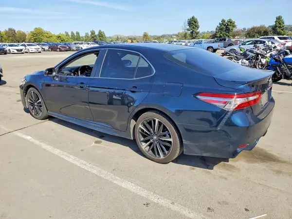 4T1B11HK1JU596632 2018 TOYOTA CAMRY - Image 2