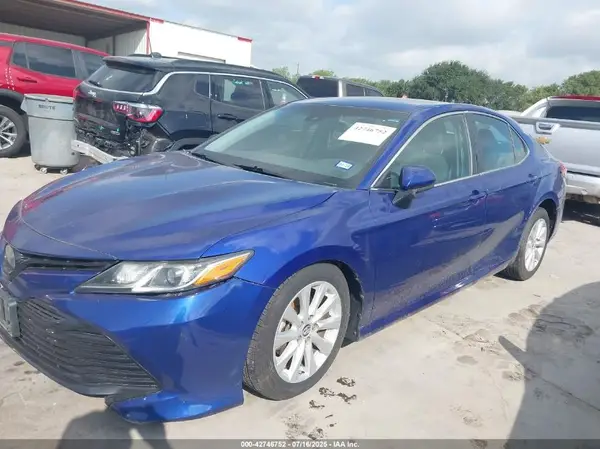 4T1B11HK1JU596985 2018 TOYOTA CAMRY - Image 2
