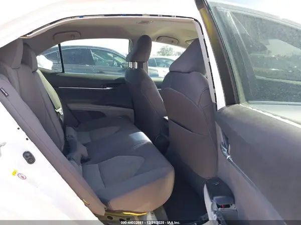 4T1B11HK1JU598011 2018 TOYOTA CAMRY - Image 8