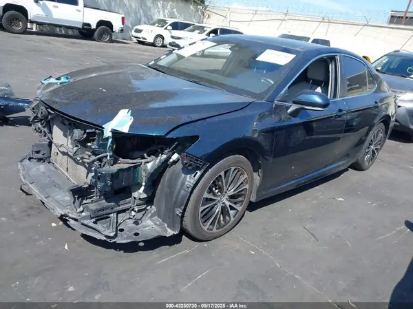 4T1B11HK1JU598123 2018 TOYOTA CAMRY - Image 2