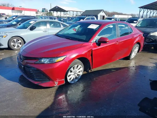 4T1B11HK1JU598199 2018 TOYOTA CAMRY - Image 2