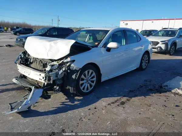4T1B11HK1JU598218 2018 TOYOTA CAMRY - Image 2