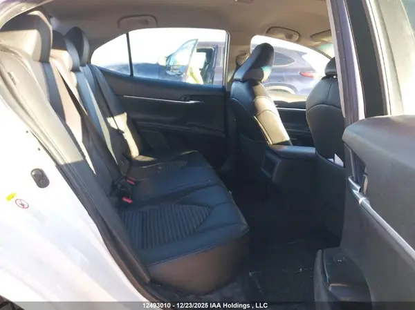 4T1B11HK1JU598218 2018 TOYOTA CAMRY - Image 8