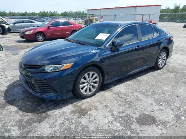 4T1B11HK1JU598610 2018 TOYOTA CAMRY - Image 2