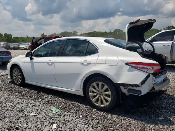 4T1B11HK1JU598879 2018 TOYOTA CAMRY - Image 2