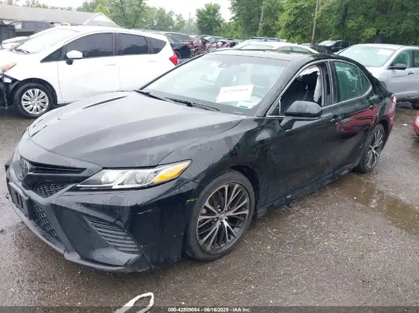 4T1B11HK1JU599160 2018 TOYOTA CAMRY - Image 2