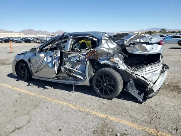 4T1B11HK1JU599322 2018 TOYOTA CAMRY - Image 2