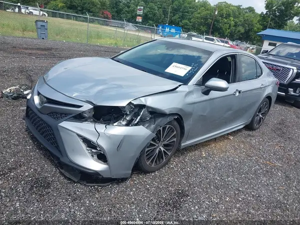 4T1B11HK1JU600078 2018 TOYOTA CAMRY - Image 2