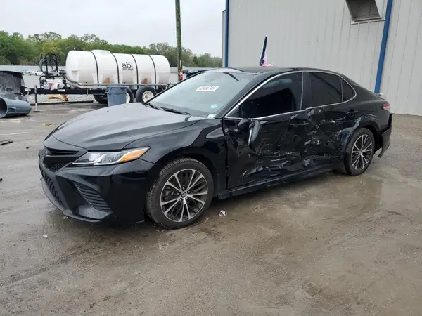 4T1B11HK1JU600565 2018 TOYOTA CAMRY - Image 1