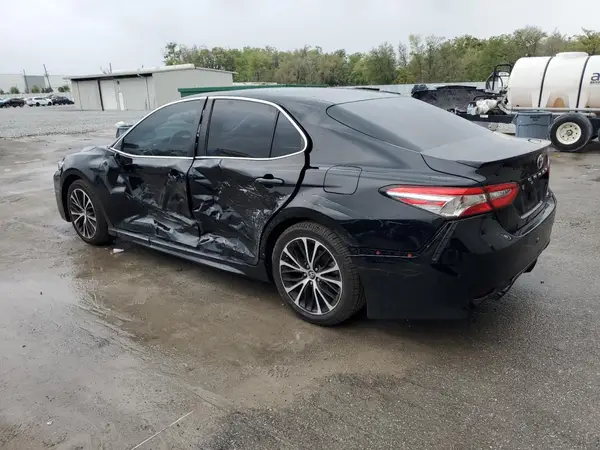 4T1B11HK1JU600565 2018 TOYOTA CAMRY - Image 2