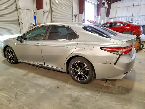 4T1B11HK1JU601392 2018 TOYOTA CAMRY - Image 2