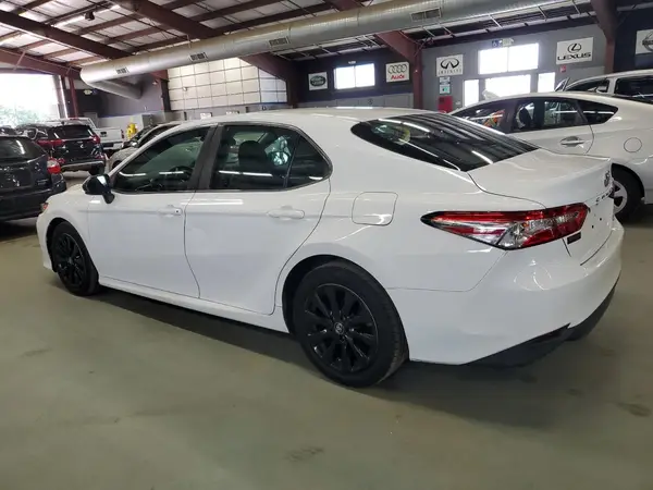 4T1B11HK1JU601795 2018 TOYOTA CAMRY - Image 2