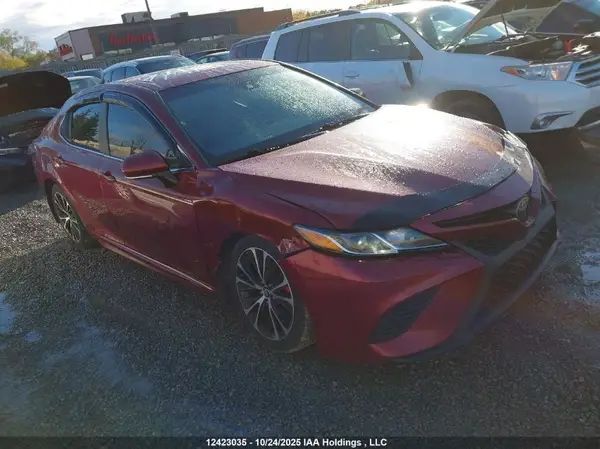 4T1B11HK1JU604048 2018 TOYOTA CAMRY - Image 1