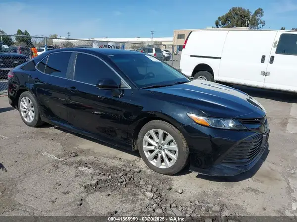 4T1B11HK1JU604485 2018 TOYOTA CAMRY - Image 1