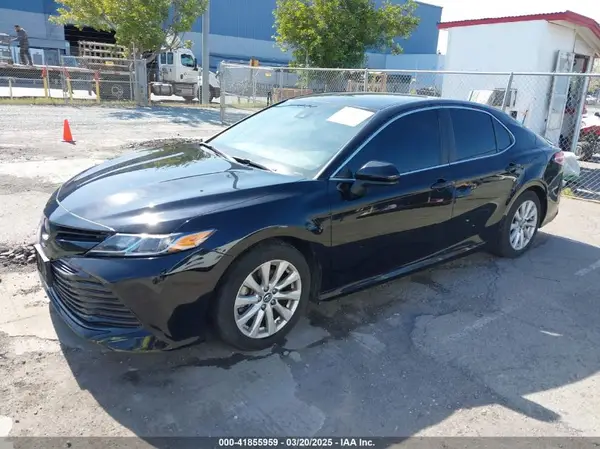 4T1B11HK1JU604485 2018 TOYOTA CAMRY - Image 2