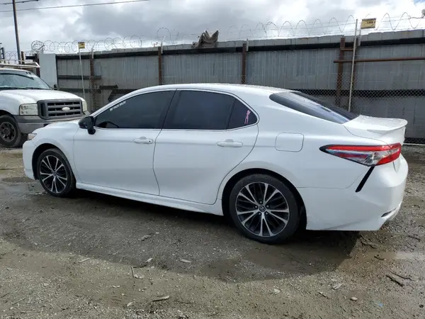4T1B11HK1JU604678 2018 TOYOTA CAMRY - Image 2