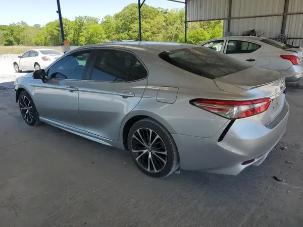 4T1B11HK1JU604762 2018 TOYOTA CAMRY - Image 2
