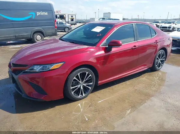 4T1B11HK1JU605202 2018 TOYOTA CAMRY - Image 2