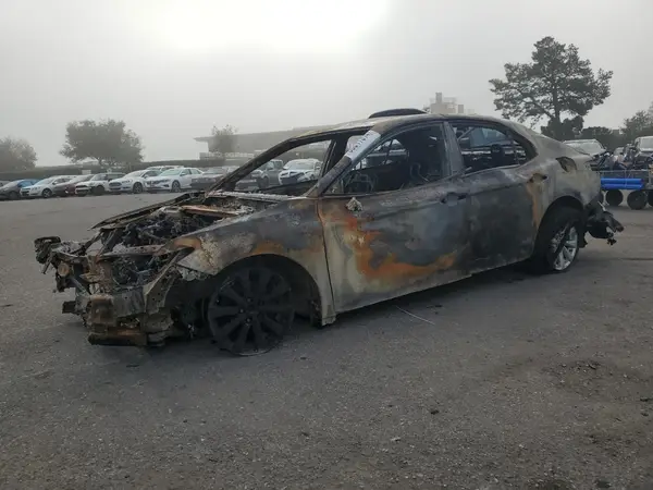 4T1B11HK1JU605345 2018 TOYOTA CAMRY - Image 1