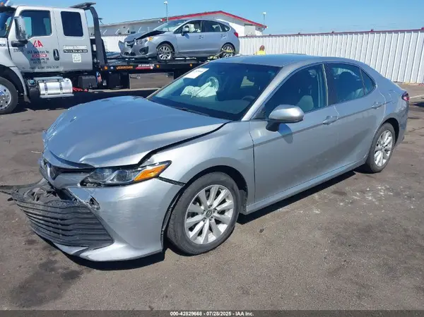 4T1B11HK1JU605605 2018 TOYOTA CAMRY - Image 2