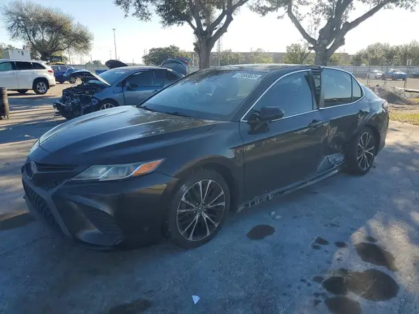 4T1B11HK1JU606883 2018 TOYOTA CAMRY - Image 1