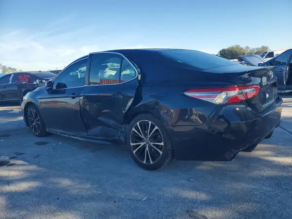 4T1B11HK1JU606883 2018 TOYOTA CAMRY - Image 2