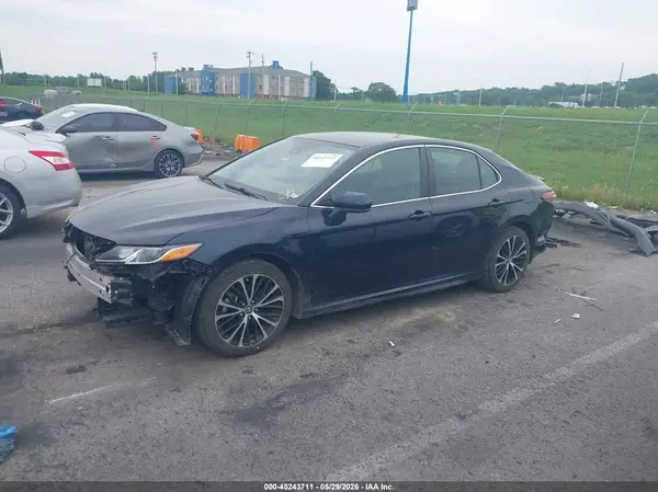 4T1B11HK1JU606947 2018 TOYOTA CAMRY - Image 2