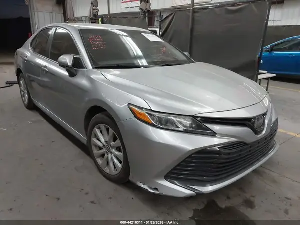 4T1B11HK1JU607127 2018 TOYOTA CAMRY - Image 1