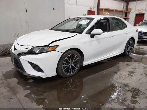 4T1B11HK1JU607130 2018 TOYOTA CAMRY - Image 2