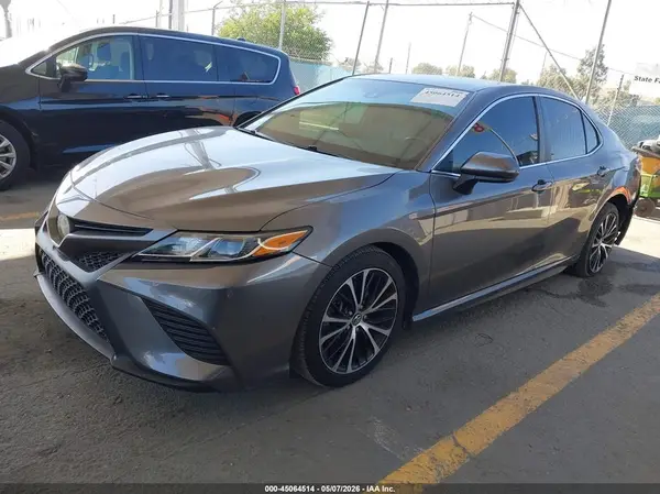 4T1B11HK1JU607693 2018 TOYOTA CAMRY - Image 2