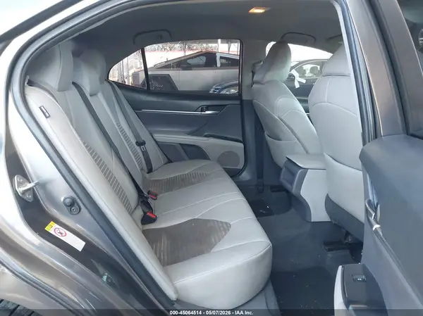 4T1B11HK1JU607693 2018 TOYOTA CAMRY - Image 8