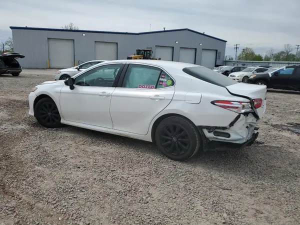 4T1B11HK1JU607872 2018 TOYOTA CAMRY - Image 2