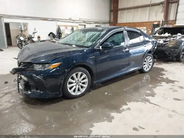 4T1B11HK1JU608388 2018 TOYOTA CAMRY - Image 2
