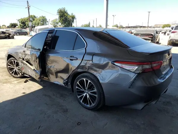 4T1B11HK1JU608391 2018 TOYOTA CAMRY - Image 2